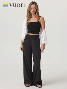Vuori Villa Wideleg Pant Short in Black size Medium